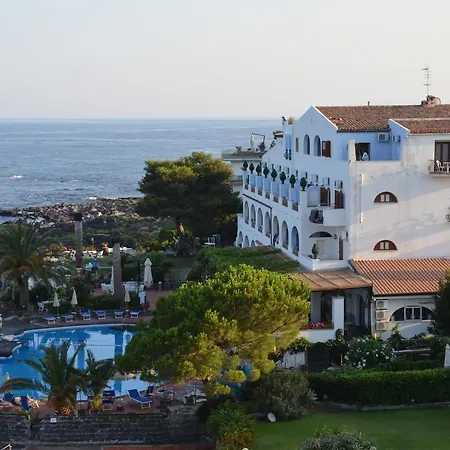 فندق Arathena Rocks 4*