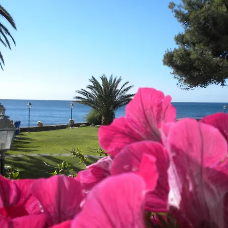 Hotel Arathena Rocks