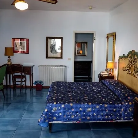 Hotell Arathena Rocks 4*